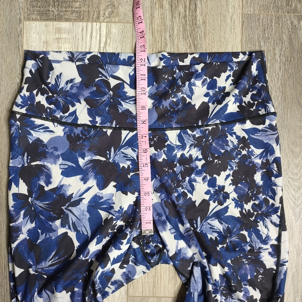 Fabletic
Buttery-soft feel with adjustable hems - Picture 6 of 13